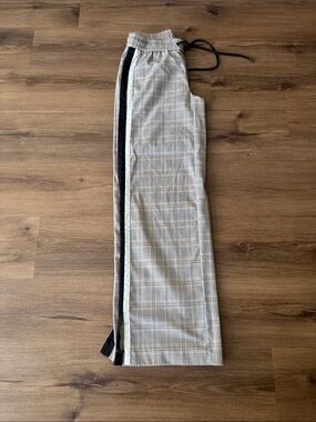 Woman's Nine West Beige Plaid Pants with Black Side Stripe. Size XS
